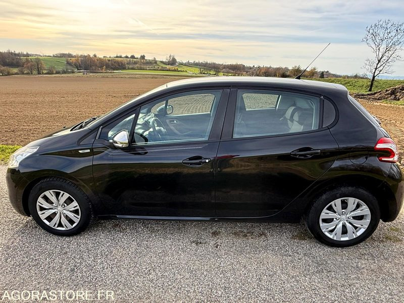 PEUGEOT 208 URBAN SOUL 1ER MAIN 150.000km - Automóvel: foto 5 PEUGEOT 208 URBAN SOUL 1ER MAIN 150.000km - Automóvel: foto 5