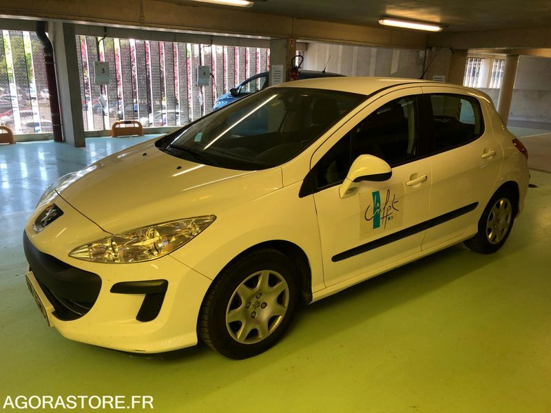 PEUGEOT 308 ANNEE 2010 5P 1.6 HDI DIESEL Boite manuelle 150000km - Automóvel: foto 3 PEUGEOT 308 ANNEE 2010 5P 1.6 HDI DIESEL Boite manuelle 150000km - Automóvel: foto 3