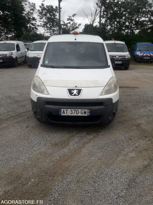 PEUGEOT PARTNER - 2010 / 379179 KM (AT370GW) - Furgão compacto: foto 1 PEUGEOT PARTNER - 2010 / 379179 KM (AT370GW) - Furgão compacto: foto 1
