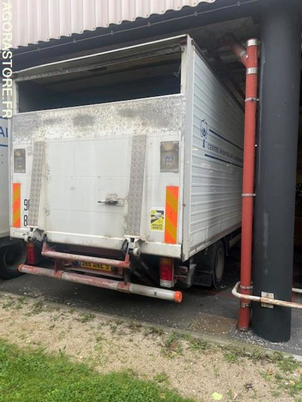 POID LOURD IVECO - Camião furgão: foto 2 POID LOURD IVECO - Camião furgão: foto 2