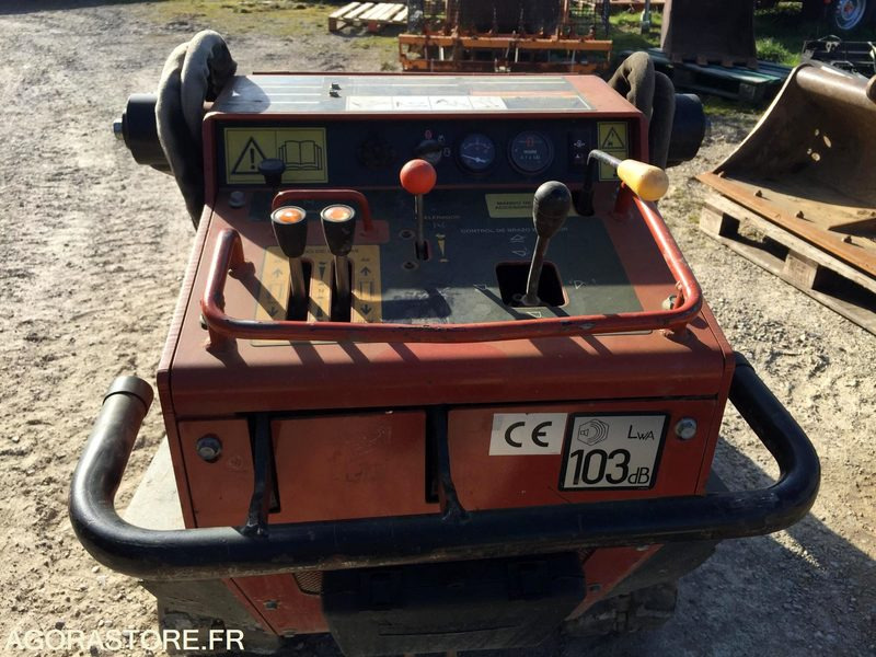 PORTE OUTILS à chenilles DITCH WITCH SK500 - Pá carregadora: foto 4 PORTE OUTILS à chenilles DITCH WITCH SK500 - Pá carregadora: foto 4