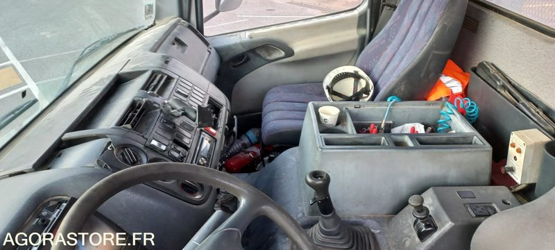 PORTEUR 19T MERCEDES MULTI 339000 km de 1999 (R30223) - Camião multibenne: foto 5 PORTEUR 19T MERCEDES MULTI 339000 km de 1999 (R30223) - Camião multibenne: foto 5