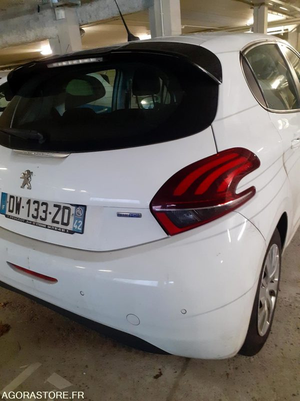 Peugeot 208 - 2015 - 195014kms - Automóvel: foto 4 Peugeot 208 - 2015 - 195014kms - Automóvel: foto 4
