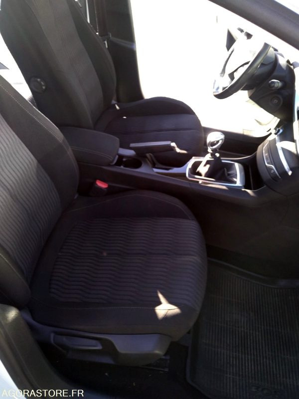Peugeot 308 1.6 Blue Hdi 120 - 2014 - 168240 KM - Automóvel: foto 3 Peugeot 308 1.6 Blue Hdi 120 - 2014 - 168240 KM - Automóvel: foto 3