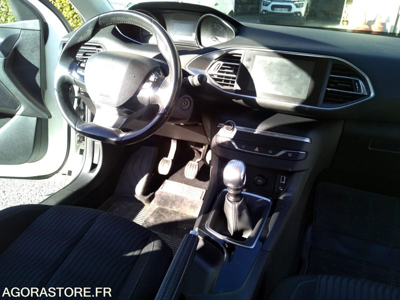 Peugeot 308 1.6 Blue Hdi 120 - 2014 - 168240 KM - Automóvel: foto 4 Peugeot 308 1.6 Blue Hdi 120 - 2014 - 168240 KM - Automóvel: foto 4