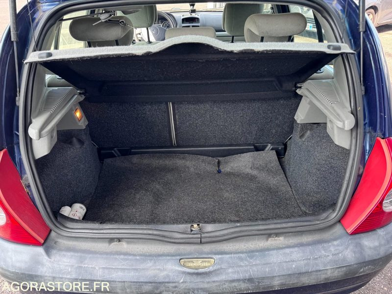 RENAULT CLIO 1.5 DCI 90CH - 2003 - 190000KMS - Automóvel: foto 5 RENAULT CLIO 1.5 DCI 90CH - 2003 - 190000KMS - Automóvel: foto 5