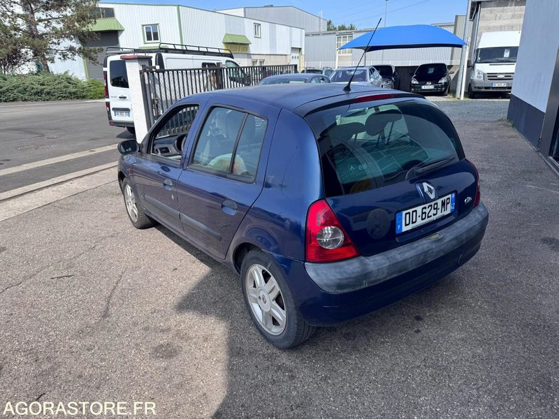 RENAULT CLIO 1.5 DCI 90CH - 2003 - 190000KMS - Automóvel: foto 4 RENAULT CLIO 1.5 DCI 90CH - 2003 - 190000KMS - Automóvel: foto 4