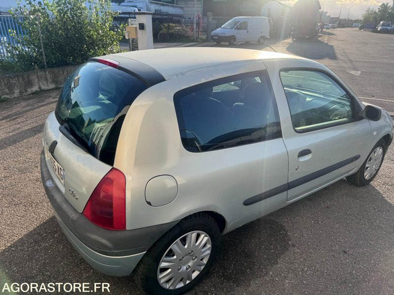 RENAULT CLIO 1.6I 110CH - 264830KMS - 1999 - Automóvel: foto 3 RENAULT CLIO 1.6I 110CH - 264830KMS - 1999 - Automóvel: foto 3