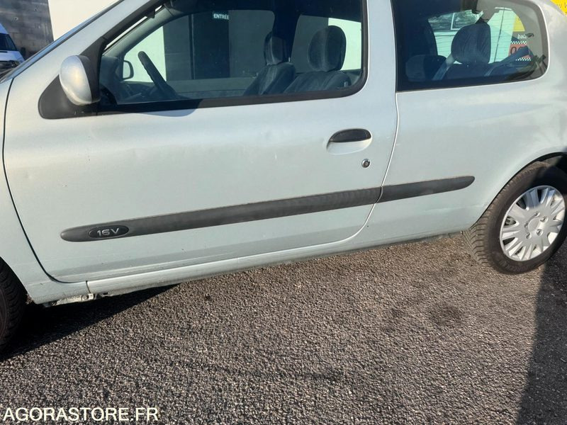 RENAULT CLIO 1.6I 110CH - 264830KMS - 1999 - Automóvel: foto 4 RENAULT CLIO 1.6I 110CH - 264830KMS - 1999 - Automóvel: foto 4