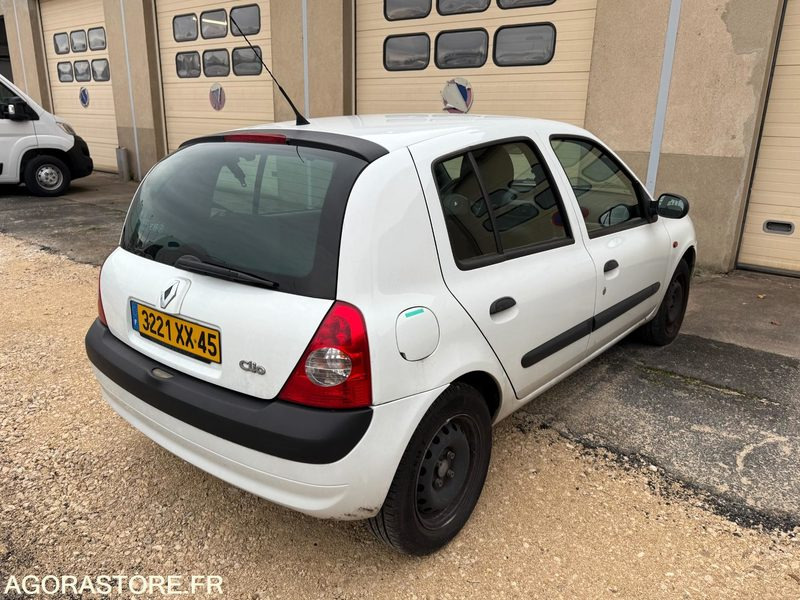 RENAULT CLIO - 2002 - 160000 KM - Automóvel: foto 3 RENAULT CLIO - 2002 - 160000 KM - Automóvel: foto 3