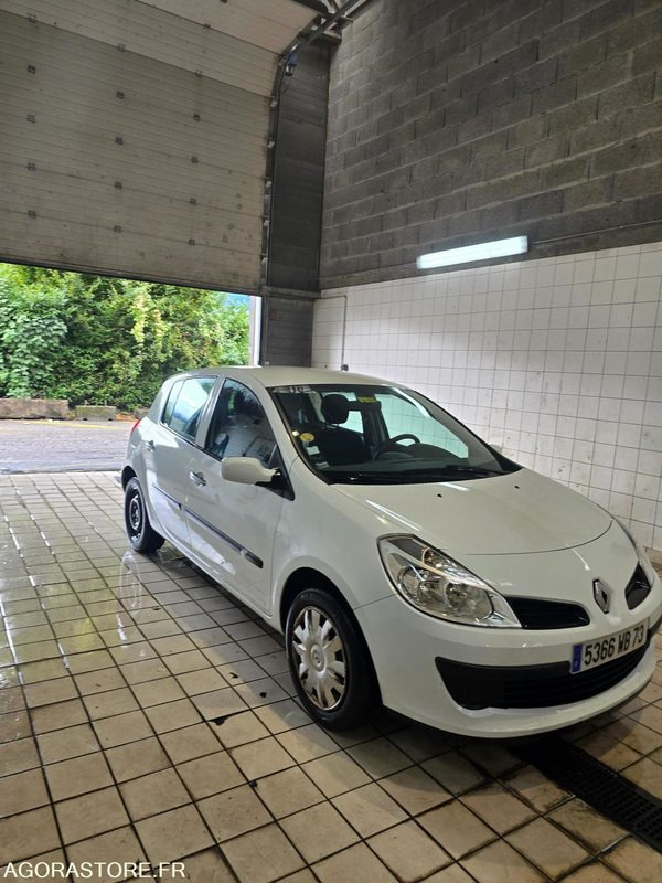 RENAULT CLIO - Automóvel: foto 3 RENAULT CLIO - Automóvel: foto 3