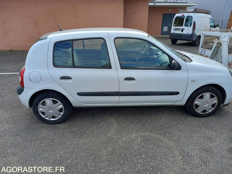 RENAULT CLIO PHASE 2-1.2 I 60CV-2005-ESSENCE-122 018 KMS-5 PORTES-ROULANTE-CT OK - Automóvel: foto 3 RENAULT CLIO PHASE 2-1.2 I 60CV-2005-ESSENCE-122 018 KMS-5 PORTES-ROULANTE-CT OK - Automóvel: foto 3