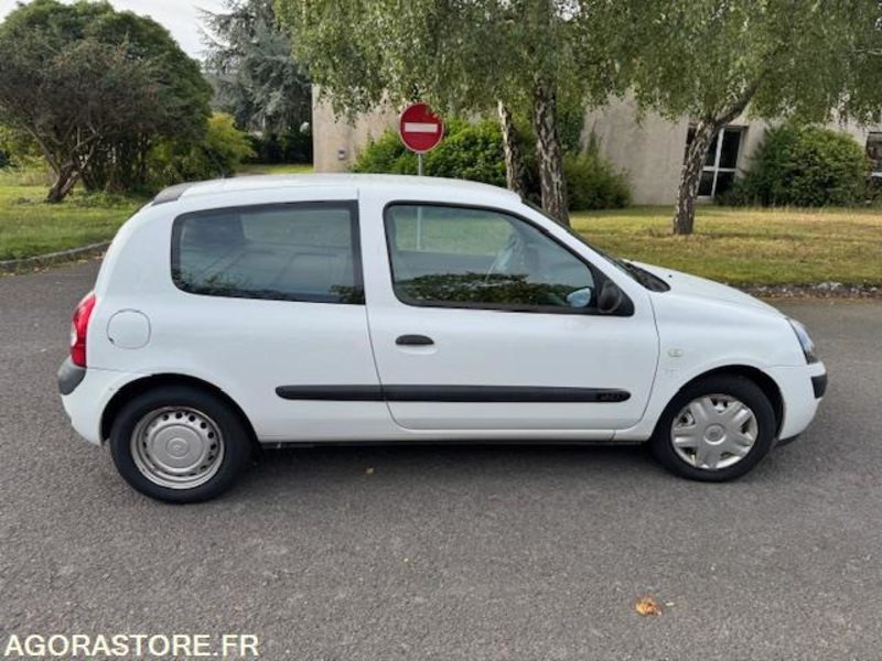 RENAULT CLIO SOCIETE - Automóvel: foto 4 RENAULT CLIO SOCIETE - Automóvel: foto 4