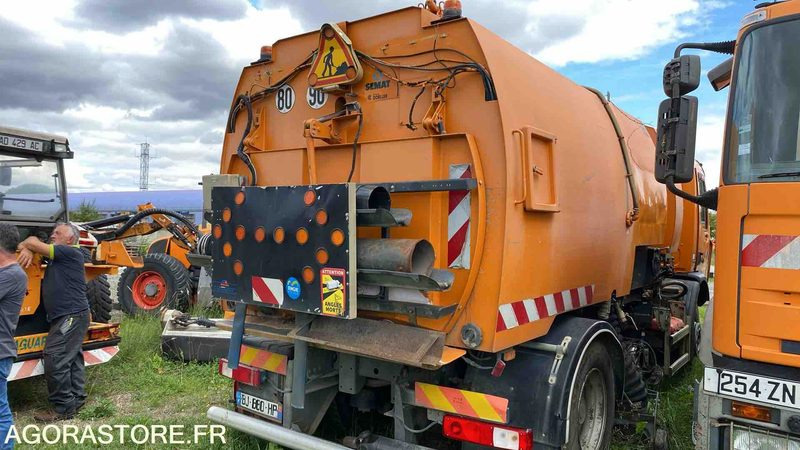 RENAULT DXI 310 - Varredora urbana: foto 2 RENAULT DXI 310 - Varredora urbana: foto 2