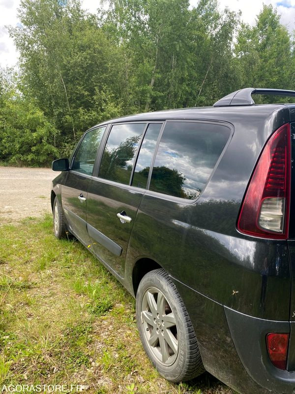 RENAULT ESPACE / 182 000 KM / 2011 / BY-961-XJ - Automóvel: foto 4 RENAULT ESPACE / 182 000 KM / 2011 / BY-961-XJ - Automóvel: foto 4