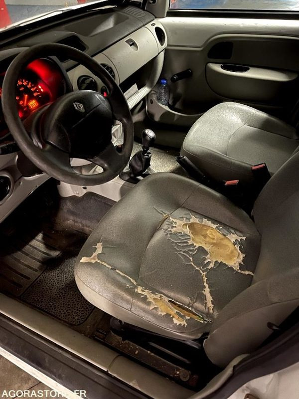 RENAULT KANGOO - 2004 - EZ754VB- 132690KM - Furgão: foto 3 RENAULT KANGOO - 2004 - EZ754VB- 132690KM - Furgão: foto 3