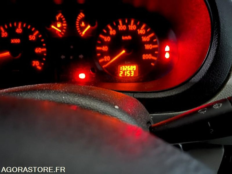 RENAULT KANGOO - 2004 - EZ754VB- 132690KM - Furgão: foto 5 RENAULT KANGOO - 2004 - EZ754VB- 132690KM - Furgão: foto 5