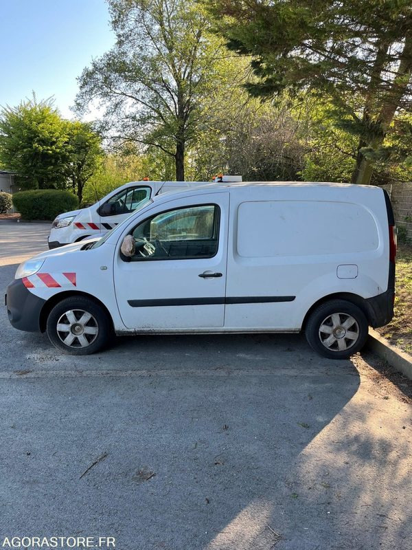 RENAULT KANGOO - 2013 / 383982 KM(CW-749-EJ) (MD233) - Furgão compacto: foto 5 RENAULT KANGOO - 2013 / 383982 KM(CW-749-EJ) (MD233) - Furgão compacto: foto 5