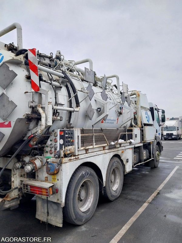 RENAULT Kerax 370 Dci HUWER ADR 2005 (258080Km) ROULANT EXPORT UNIQUEMENT - Caminhão limpa fossa: foto 4 RENAULT Kerax 370 Dci HUWER ADR 2005 (258080Km) ROULANT EXPORT UNIQUEMENT - Caminhão limpa fossa: foto 4