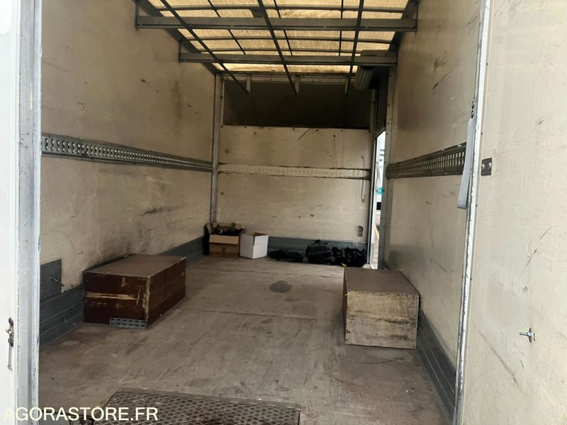 RENAULT- MASTER-2004- 364256 km (2326ZZ13) - Furgão: foto 5 RENAULT- MASTER-2004- 364256 km (2326ZZ13) - Furgão: foto 5