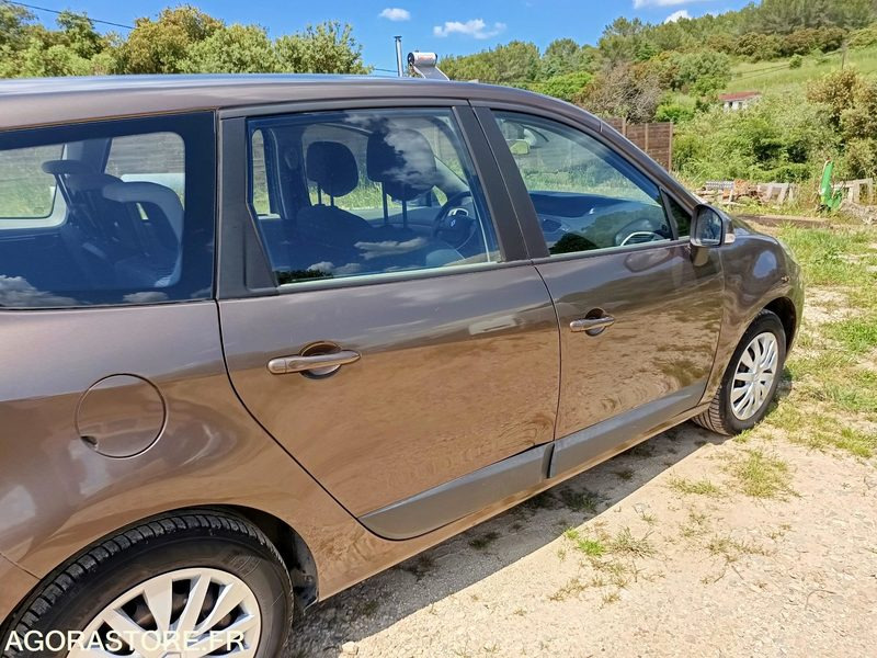 RENAULT SCENIC - 2010 - 138500KMS - Automóvel: foto 4 RENAULT SCENIC - 2010 - 138500KMS - Automóvel: foto 4