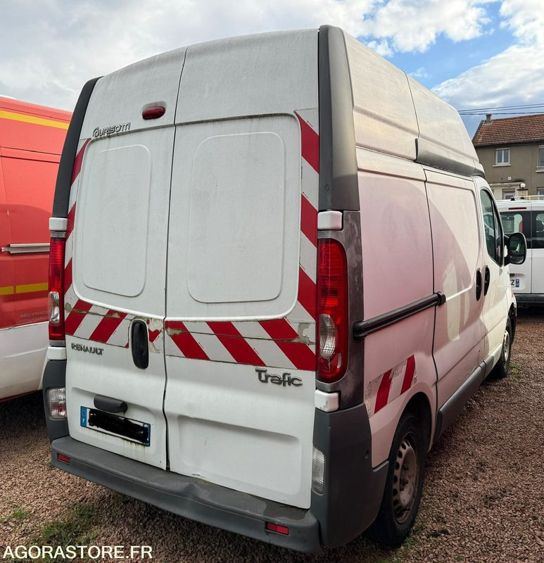 RENAULT TRAFIC 2.0 DCI 115 CH L1H2 - 233176 - 2011 - Furgão: foto 3 RENAULT TRAFIC 2.0 DCI 115 CH L1H2 - 233176 - 2011 - Furgão: foto 3