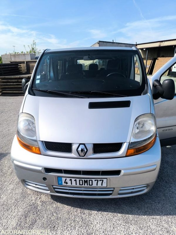RENAULT TRAFIC 2004 - 152227KM - Minibus, Furgão de passageiros: foto 1 RENAULT TRAFIC 2004 - 152227KM - Minibus, Furgão de passageiros: foto 1