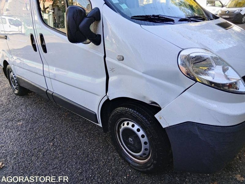 RENAULT TRAFIC - 2012 - 89191kms - Furgão: foto 4 RENAULT TRAFIC - 2012 - 89191kms - Furgão: foto 4