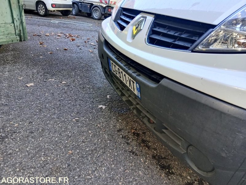 RENAULT TRAFIC - 2012 - 89191kms - Furgão: foto 3 RENAULT TRAFIC - 2012 - 89191kms - Furgão: foto 3