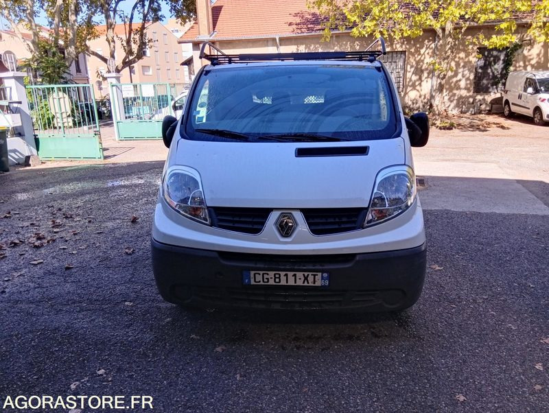 RENAULT TRAFIC - 2012 - 89191kms - Furgão: foto 2 RENAULT TRAFIC - 2012 - 89191kms - Furgão: foto 2
