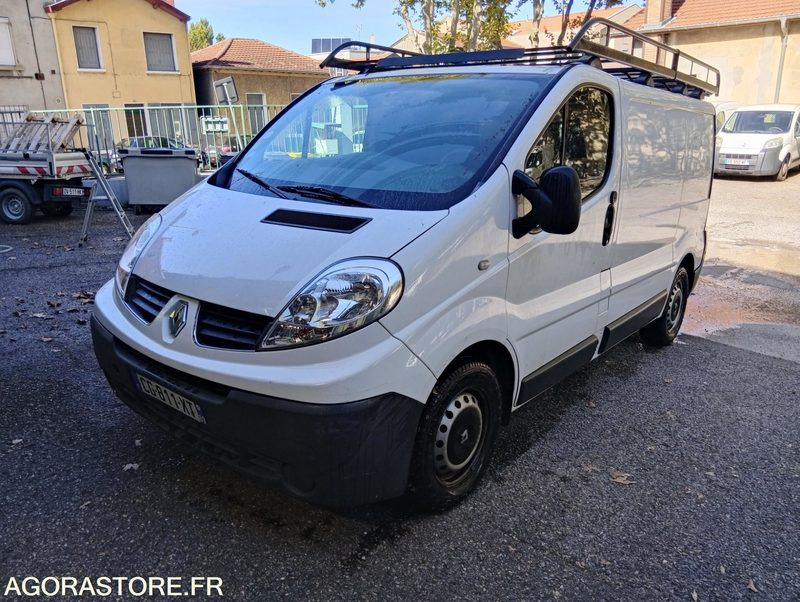 RENAULT TRAFIC - 2012 - 89191kms - Furgão: foto 1 RENAULT TRAFIC - 2012 - 89191kms - Furgão: foto 1
