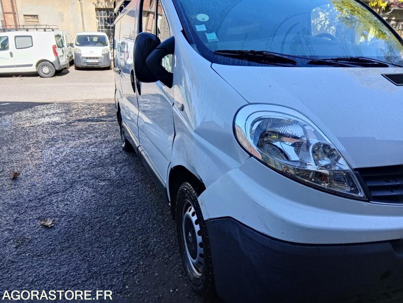 RENAULT TRAFIC - 2012 - 89191kms - Furgão: foto 5 RENAULT TRAFIC - 2012 - 89191kms - Furgão: foto 5