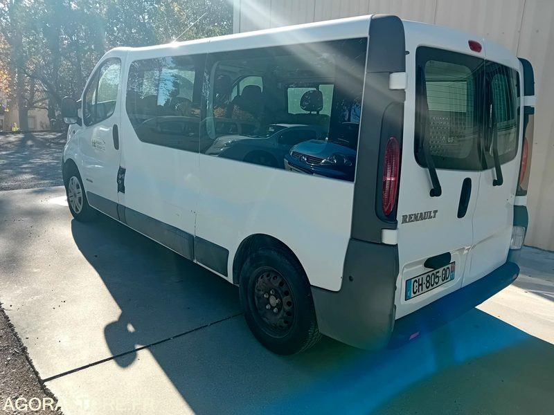 RENAULT TRAFIC VP DCI 100 TPMR - 134000km - 2006 - Furgão: foto 4 RENAULT TRAFIC VP DCI 100 TPMR - 134000km - 2006 - Furgão: foto 4