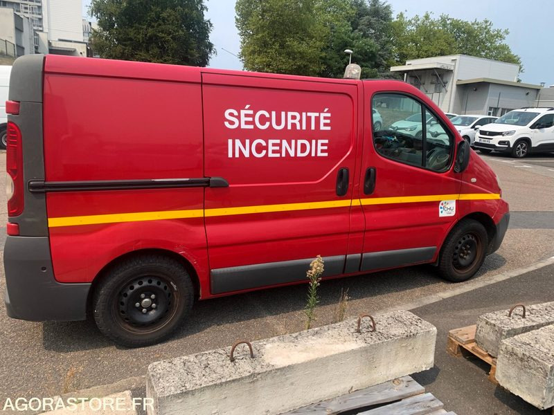 RENAULT Trafic II Fourgon Phase 2 L1H1 2.0 dCi 16V 90 cv - Furgão: foto 5 RENAULT Trafic II Fourgon Phase 2 L1H1 2.0 dCi 16V 90 cv - Furgão: foto 5