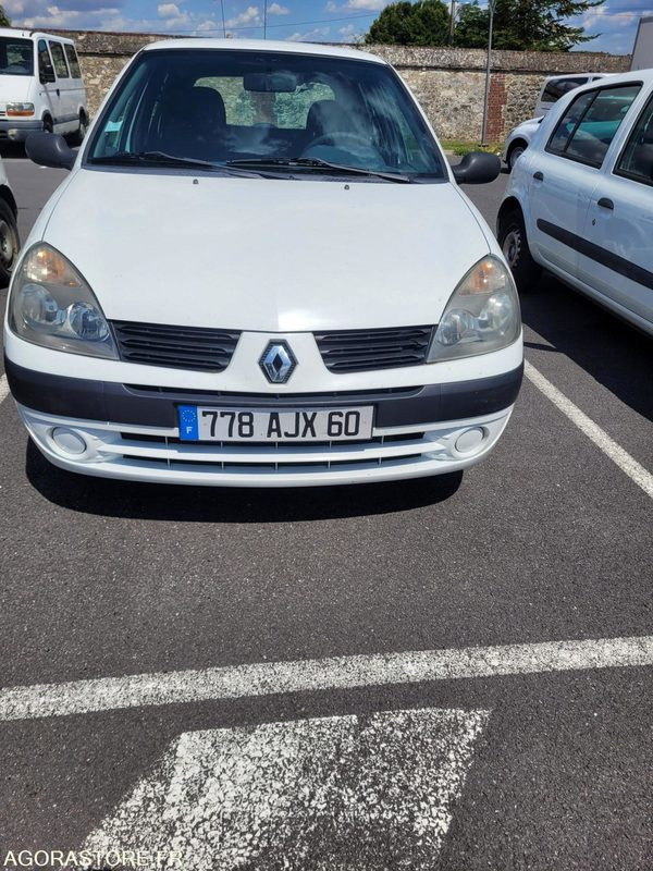 Renault Clio 778 AJX 60 - Automóvel: foto 1 Renault Clio 778 AJX 60 - Automóvel: foto 1