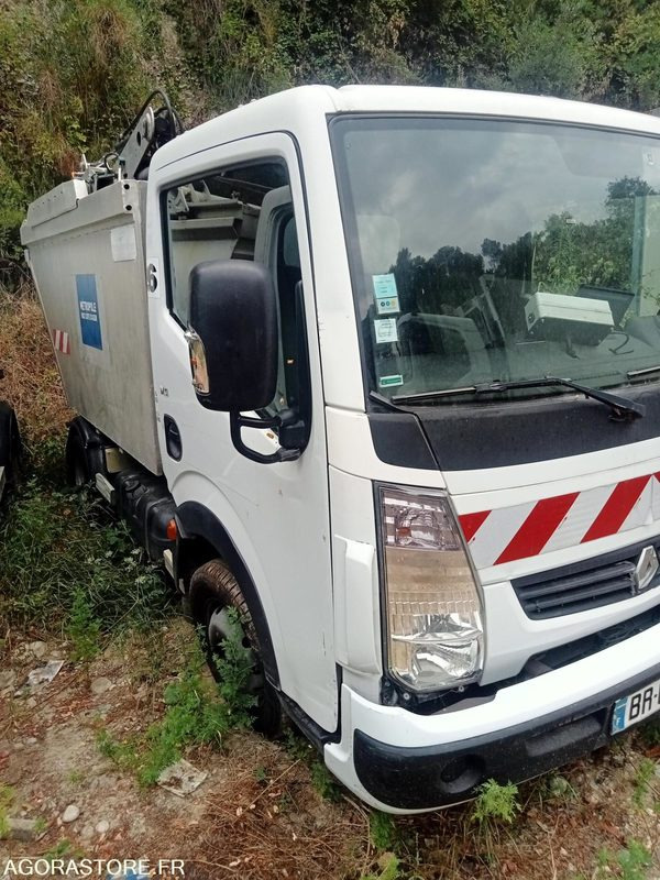 Renault Maxity - Carrinha basculante: foto 2 Renault Maxity - Carrinha basculante: foto 2