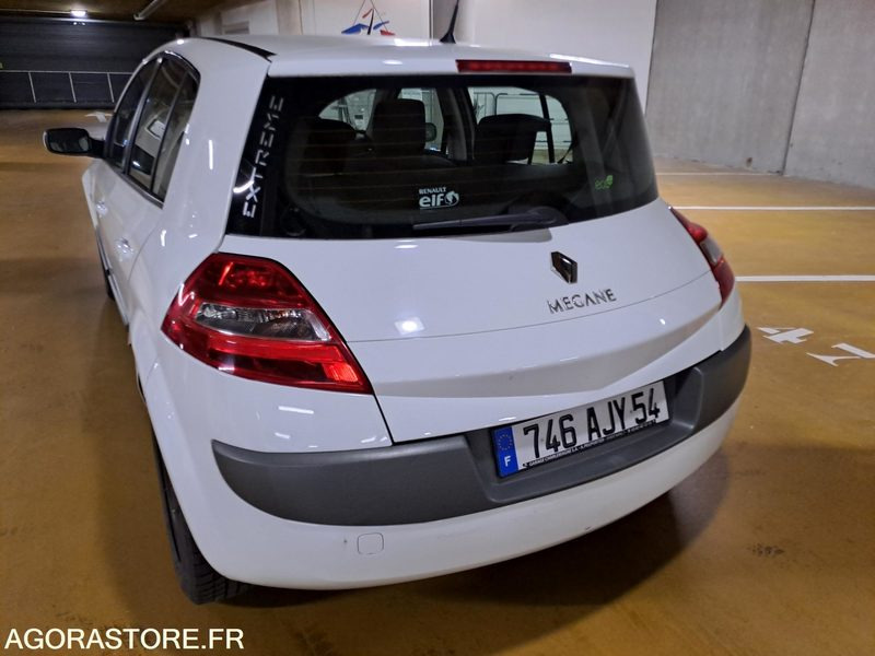 Renault Megane VERS.II 1.5 DCI 85 5P - Automóvel: foto 5 Renault Megane VERS.II 1.5 DCI 85 5P - Automóvel: foto 5