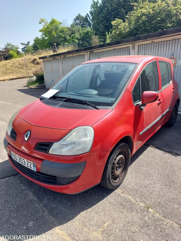 Renault Modus Rouge de 2010 65460km - Véhicule Défaillant - Automóvel: foto 1 Renault Modus Rouge de 2010 65460km - Véhicule Défaillant - Automóvel: foto 1