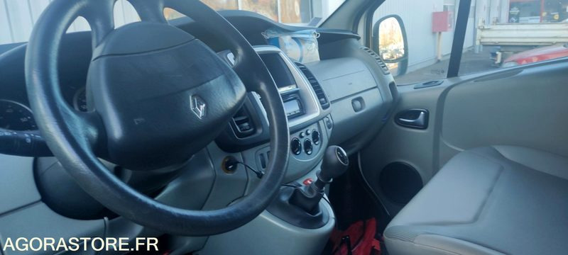 Renault Trafic 2 combi phrase . 2.0 dci 16v minibus long 90 cv - Minibus, Furgão de passageiros: foto 4 Renault Trafic 2 combi phrase . 2.0 dci 16v minibus long 90 cv - Minibus, Furgão de passageiros: foto 4