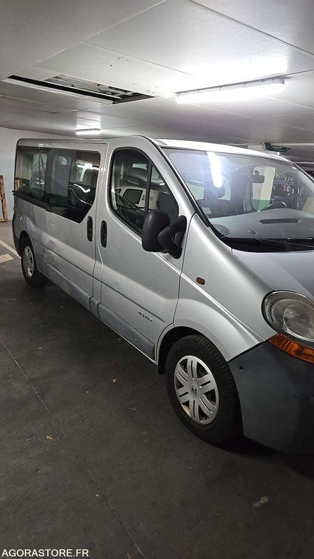 Renault Trafic - 2004 - 257907kms - 1707-XB-22 - Minibus, Furgão de passageiros: foto 3 Renault Trafic - 2004 - 257907kms - 1707-XB-22 - Minibus, Furgão de passageiros: foto 3