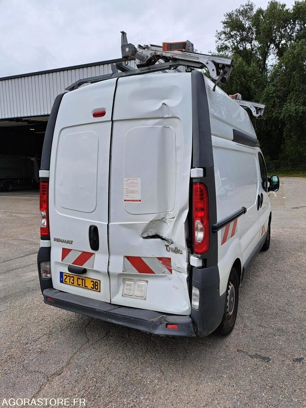 Renault Trafic - 2006 - 75540kms - 273CTL38 - Furgão: foto 2 Renault Trafic - 2006 - 75540kms - 273CTL38 - Furgão: foto 2