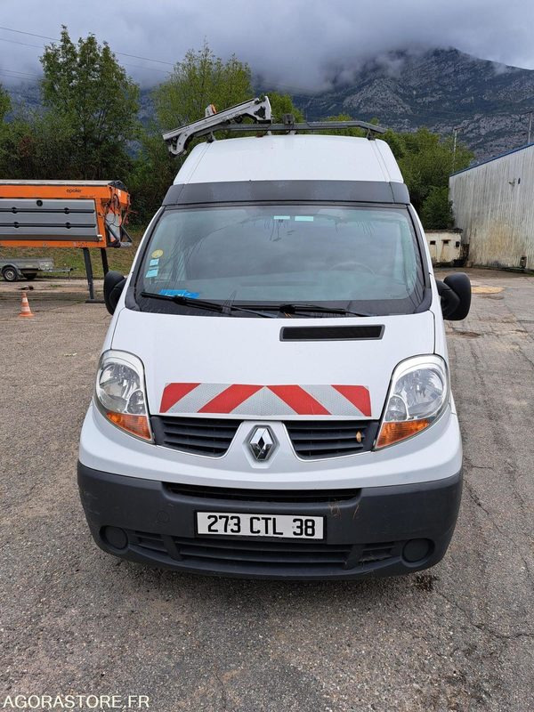 Renault Trafic - 2006 - 75540kms - 273CTL38 - Furgão: foto 3 Renault Trafic - 2006 - 75540kms - 273CTL38 - Furgão: foto 3