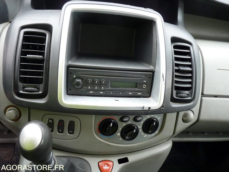 Furgão compacto Renault Trafic 9 Places: foto 12