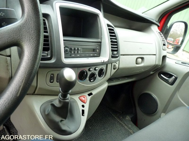 Furgão compacto Renault Trafic 9 Places: foto 18