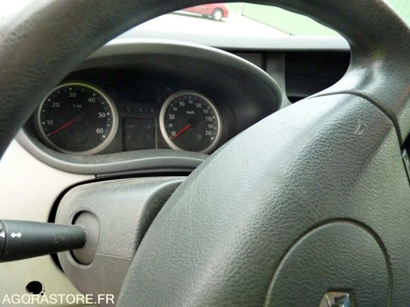 Furgão compacto Renault Trafic 9 Places: foto 17