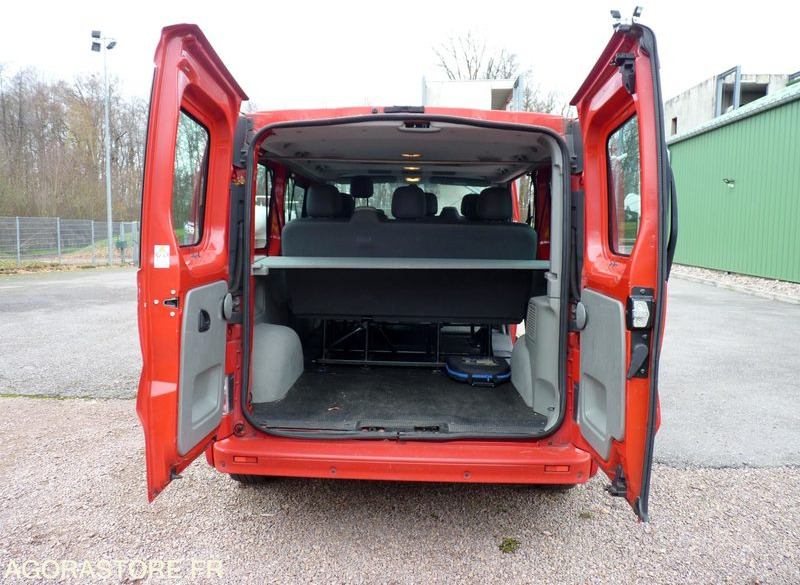 Furgão compacto Renault Trafic 9 Places: foto 8
