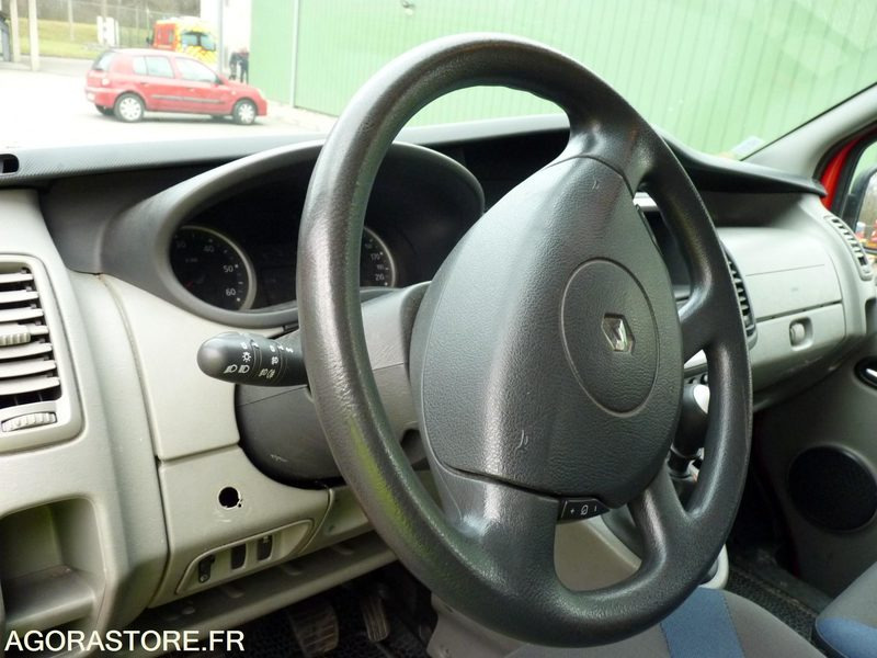 Furgão compacto Renault Trafic 9 Places: foto 19