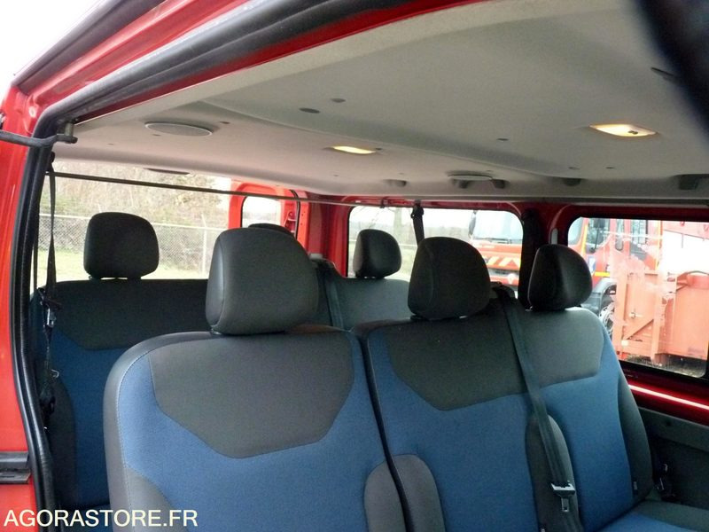 Furgão compacto Renault Trafic 9 Places: foto 20