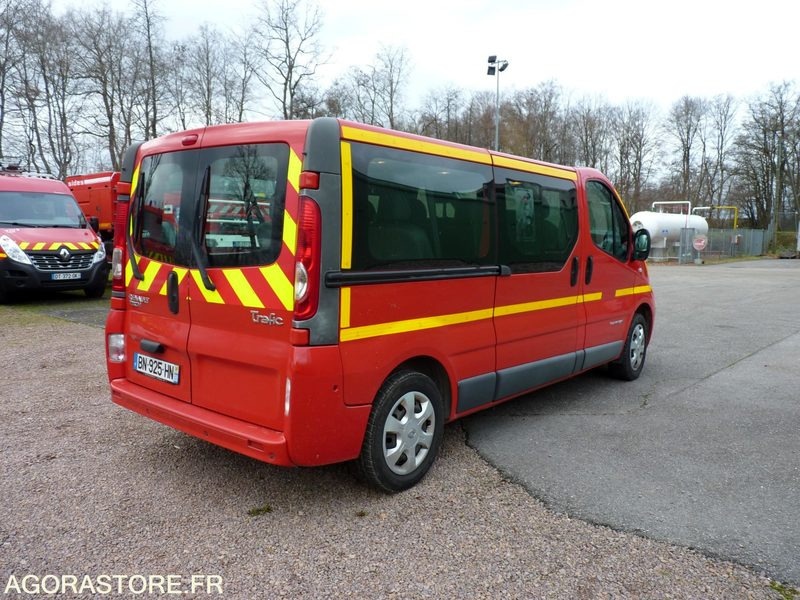 Furgão compacto Renault Trafic 9 Places: foto 9