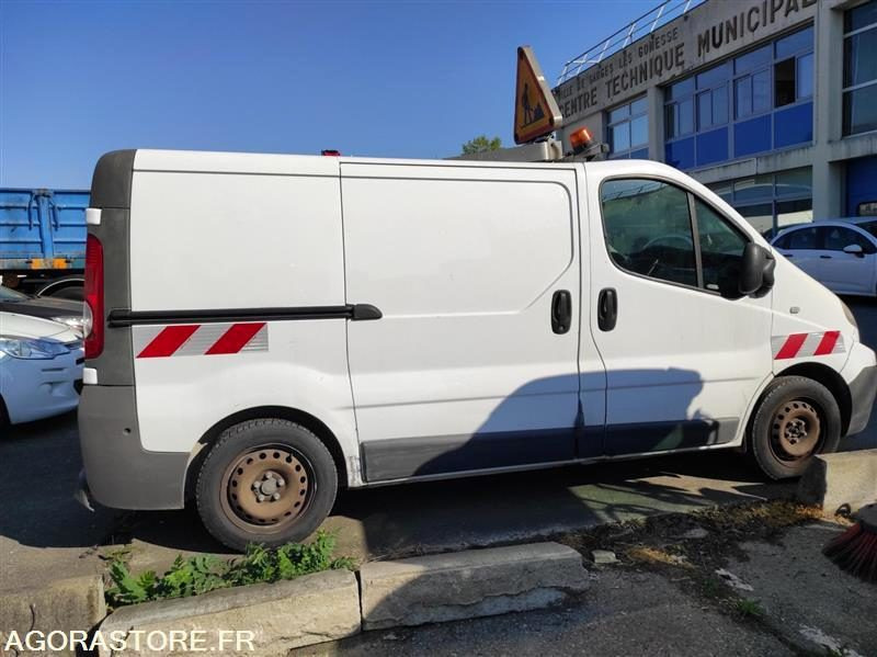 Renault Trafic II Fourgon Phase 2 L1H1 1000kg 2.0 dCi 16V 90 cv - Furgão: foto 3 Renault Trafic II Fourgon Phase 2 L1H1 1000kg 2.0 dCi 16V 90 cv - Furgão: foto 3